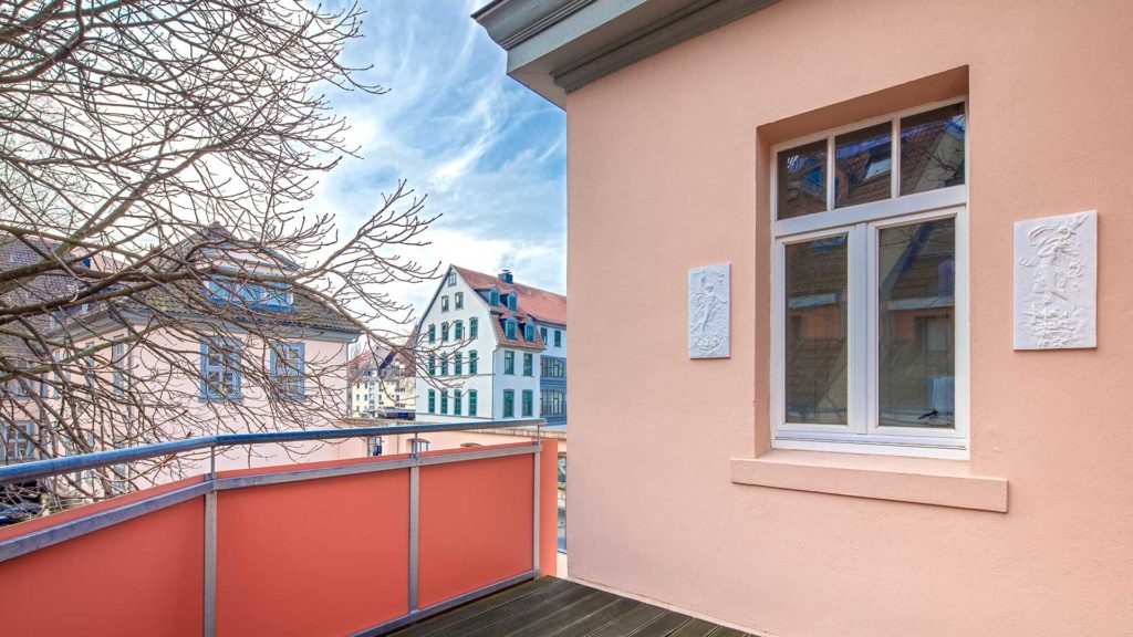 Architekturfotografie: Balkon mit sehenswertem Stadtblick | Foto: Dieter Eikenberg, imprints