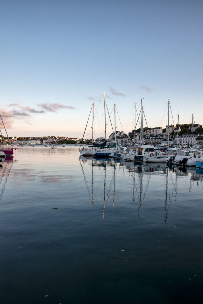 Bretagne: Audierne, Boote im  Hafen
