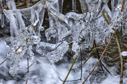 Eiskunst am Wegesrand (Feenhöhe, Harz)