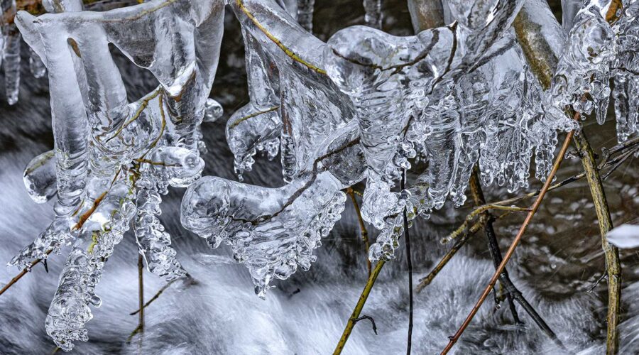 Eiskunst am Wegesrand (Feenhöhe, Harz)