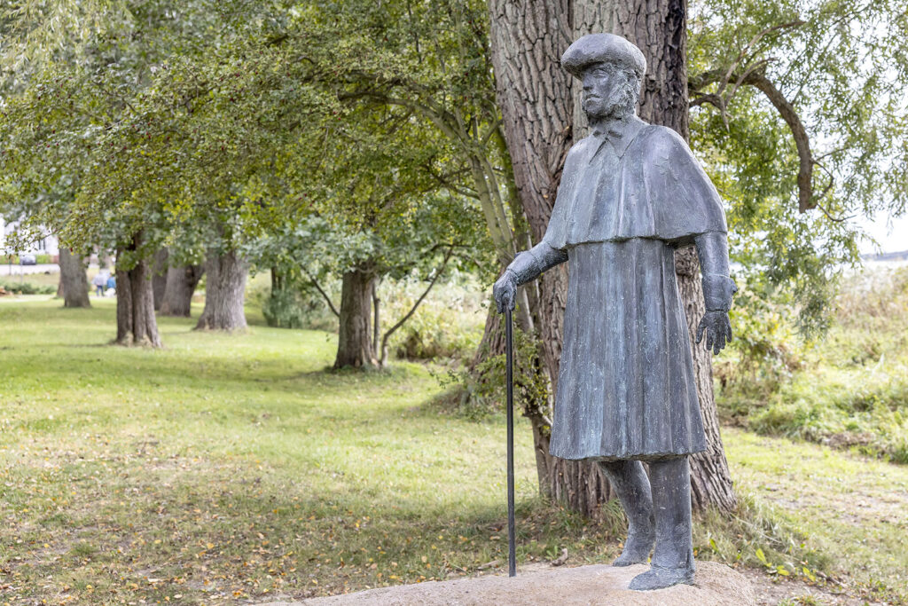 Caspar David Friedrich Denkmal in Lauterbach, Rügen- Skulptur des Rostocker Bildhauers Thomas Jastram